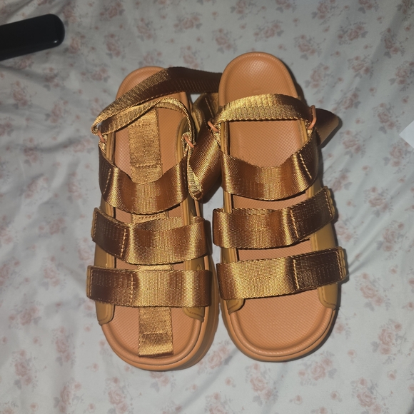 NWOB UGG Goldenrise Ankle Strap Platform Sandal - Picture 5 of 7